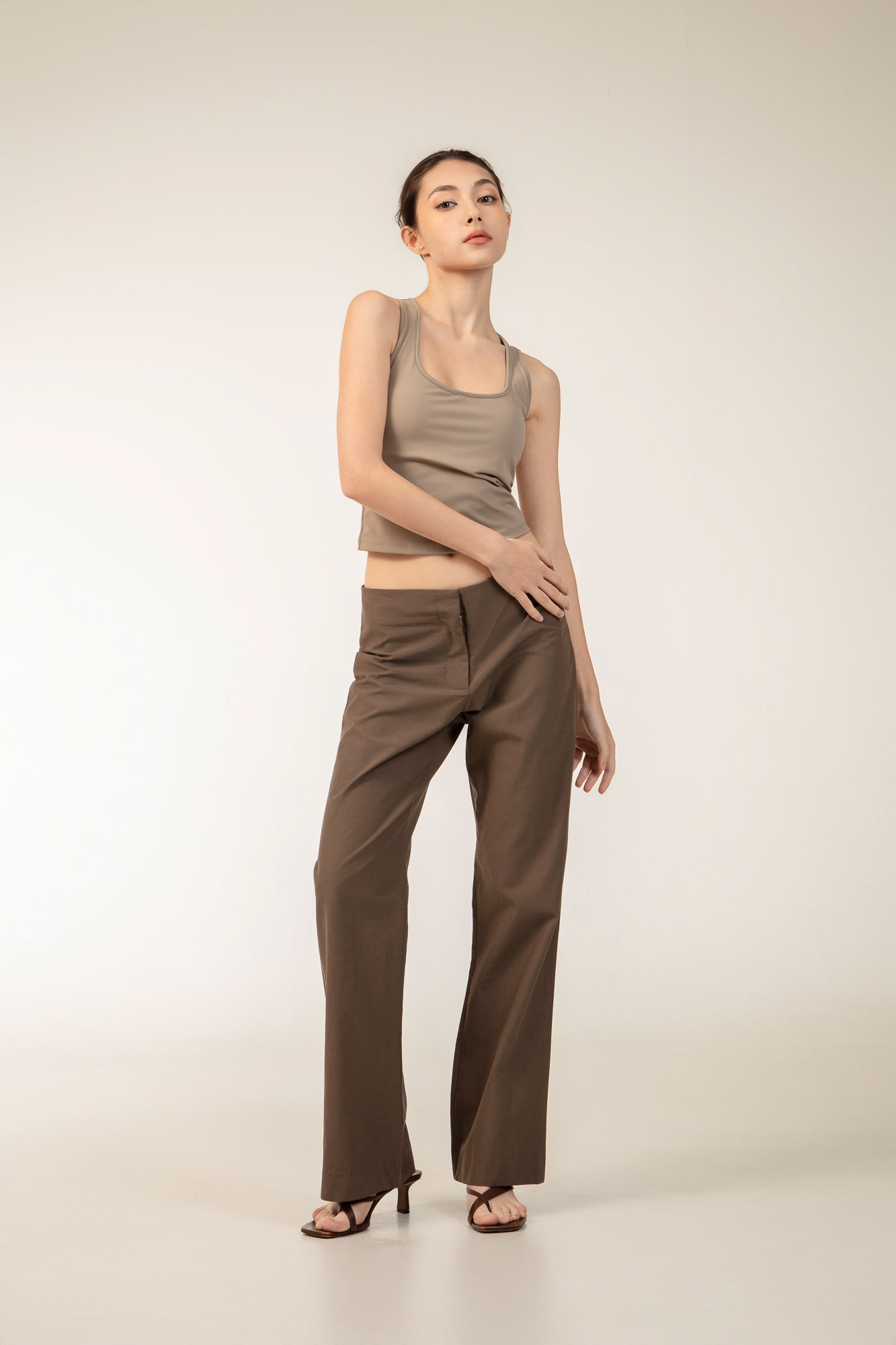 HERA Pants In Dark Taupe